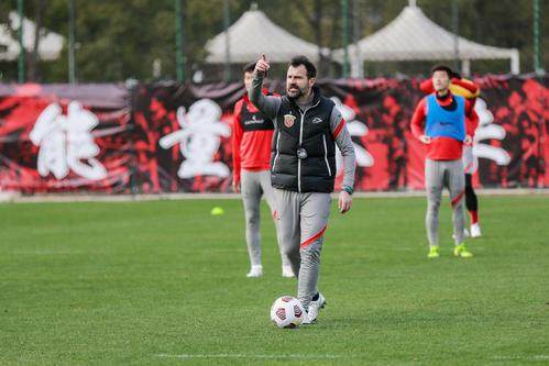 kaiyun sports-教学赛战罢不到24小时火速开练 莱科初定海港框架